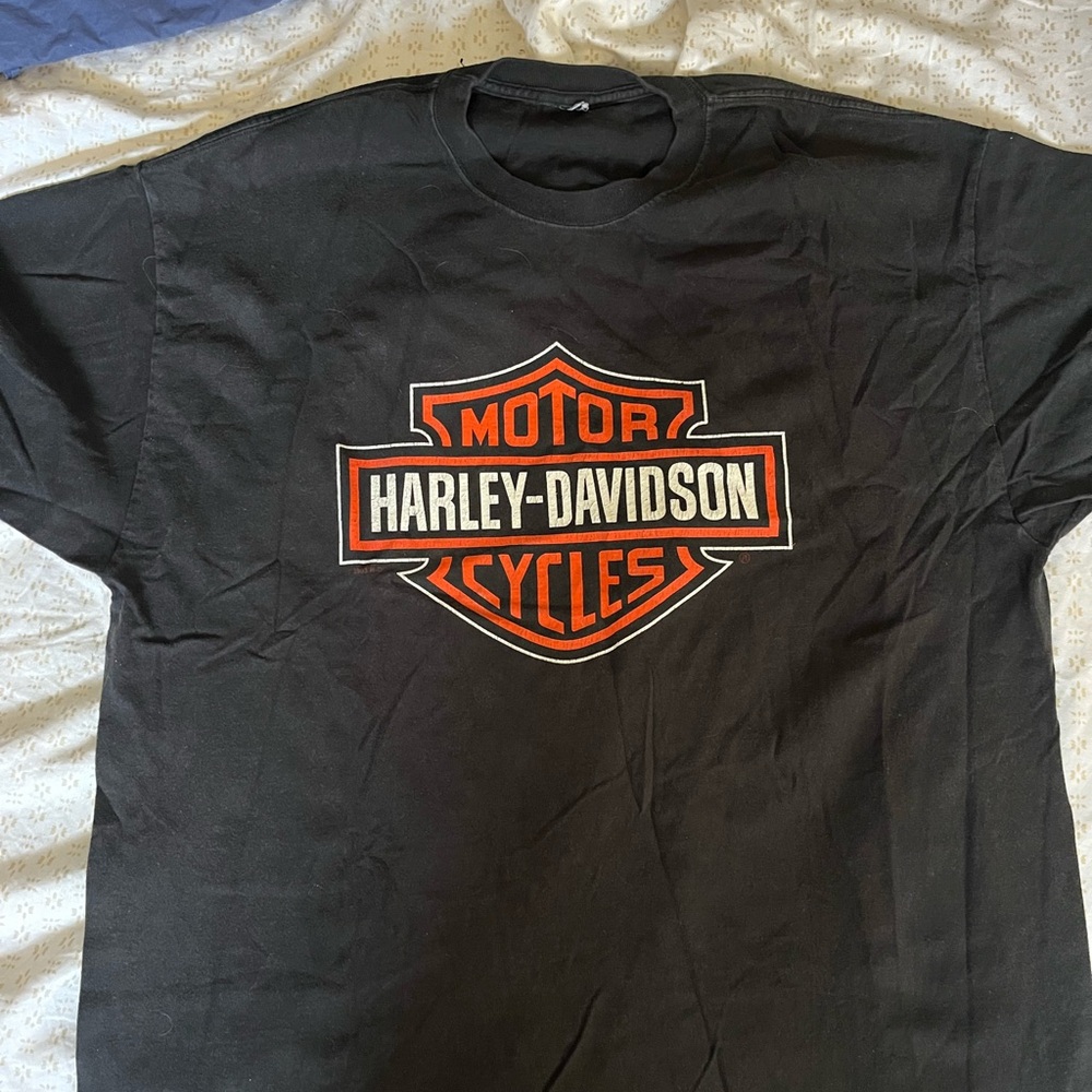 Harley-Davidson Black T-Shirt bar and shield front great condition
